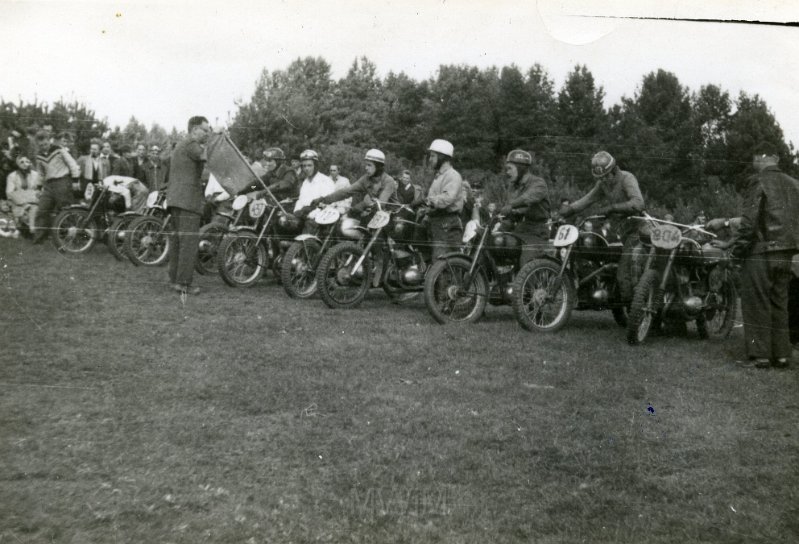 KKE 4331.jpg - Motocrossy z udziałem Tadeusza Giedrojcia.